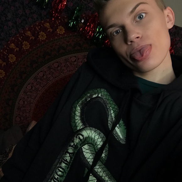 Meet your Posher, Chase - Picture 4 of 8